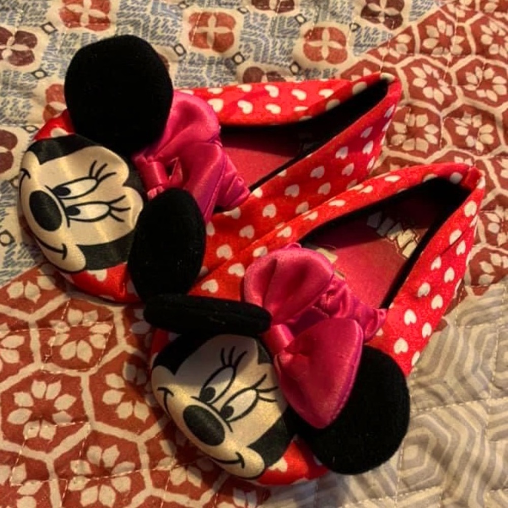Toddler girls slippers and flip flops size 5-6